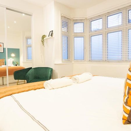 A Beautiful One Bedroom Flat With Garden & Parking Милл-Хилл Экстерьер фото