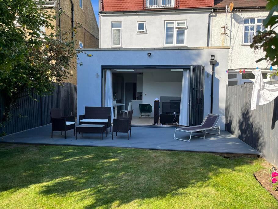 A Beautiful One Bedroom Flat With Garden & Parking Милл-Хилл Экстерьер фото